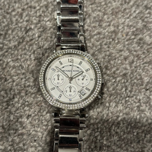 Michael Kors Watch - Picture 4 of 7